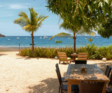 Ein Strandrestaurant in einer Bucht am Nordpazifik auf der Halbinsel Nicoya in Costa Rica