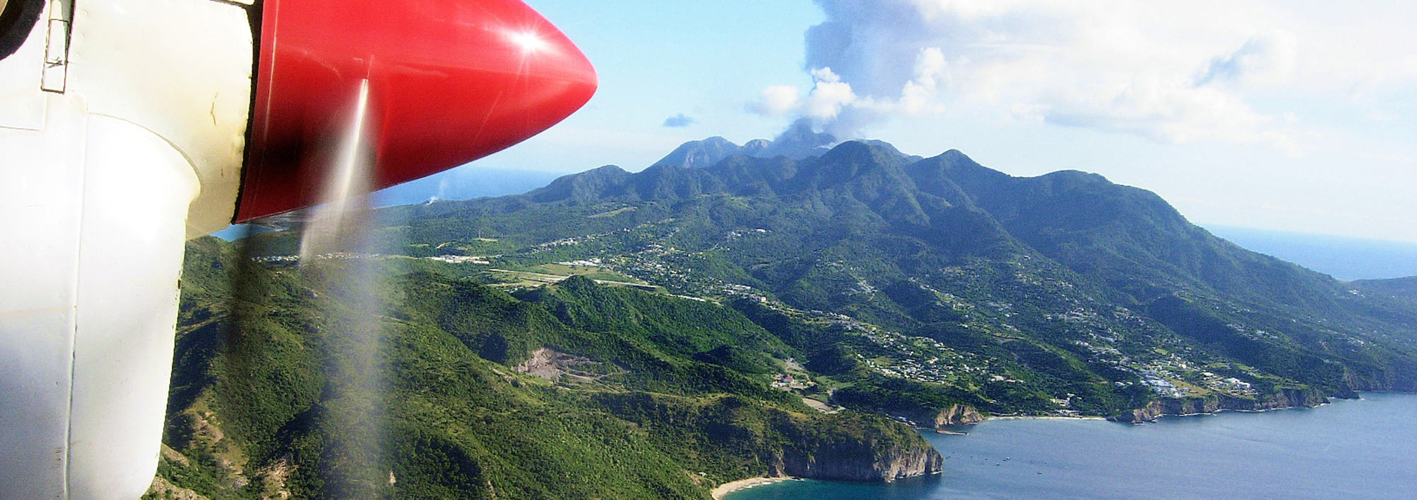 Anflug mit einem Kleinflugzeug auf die Insel Montserrat