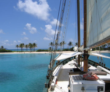 Segeljacht in der Bucht von Mayreau