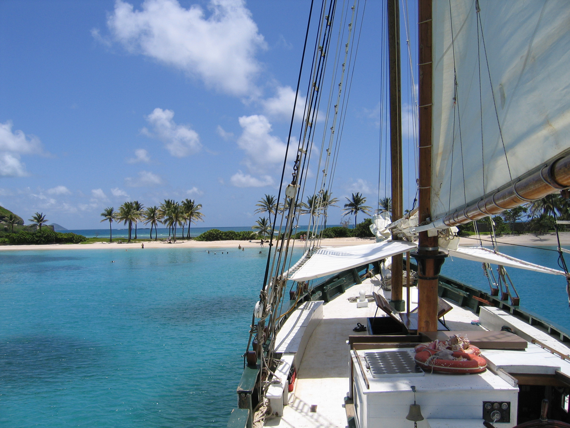 Segeljacht in der Bucht von Mayreau