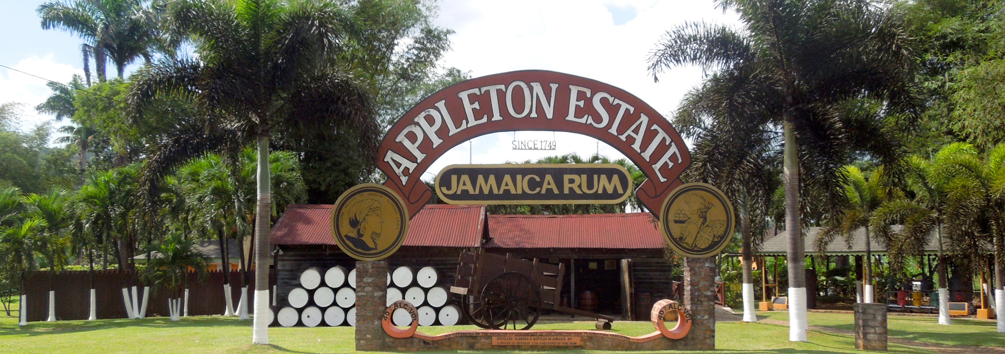 Eingang zur Rumfabrik Appleton Rum Estate auf Jamaica