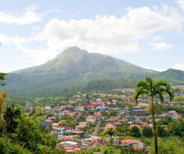 Blick auf den Ort Morne Rouge am Fuße des Vulkans Mont Pelee auf Martinique