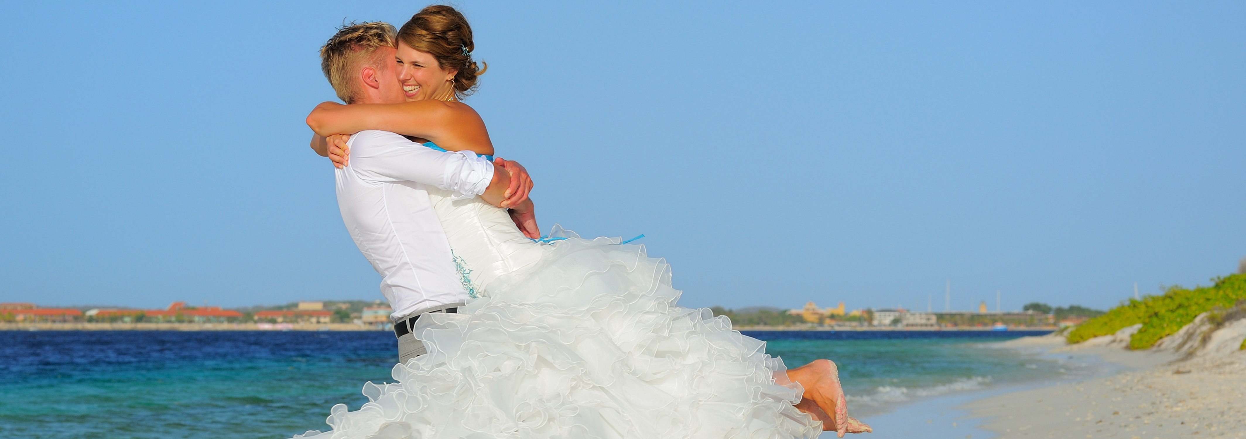 Hochzeitspaar am Strand von Bonaire