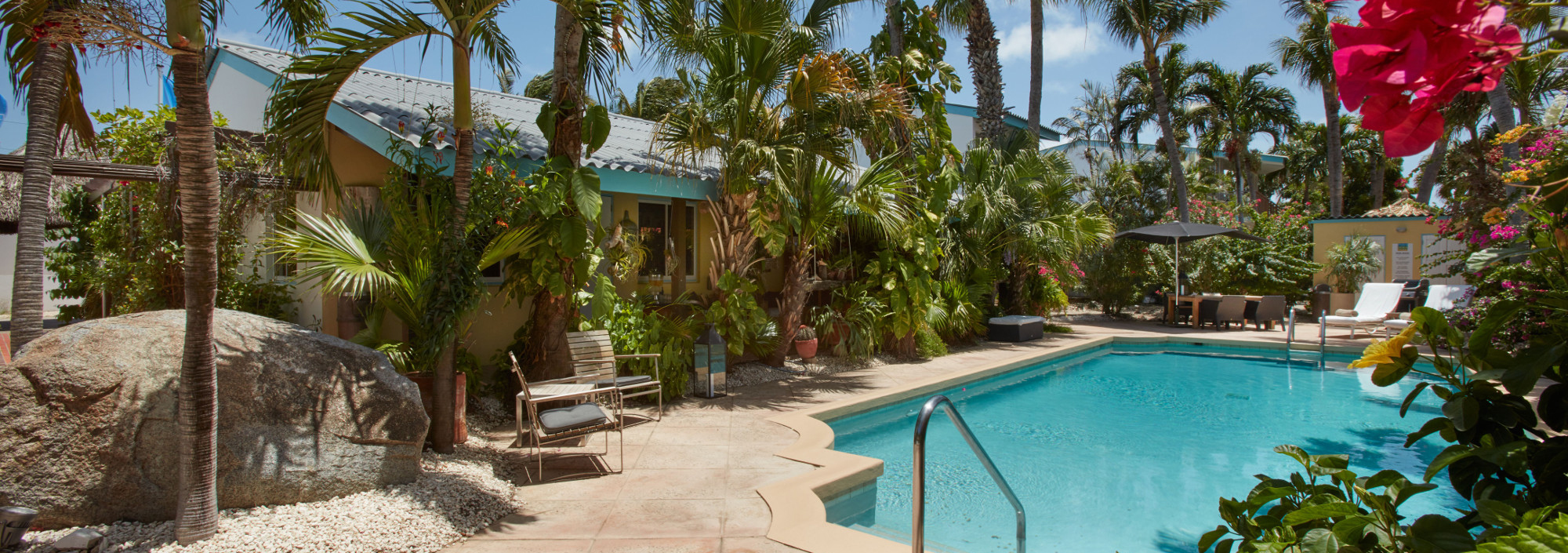Pool im privaten Garten des Paradera Park auf Aruba