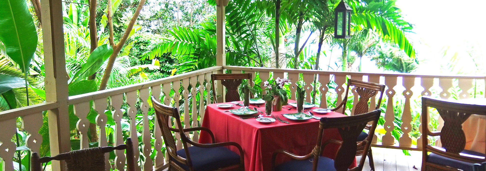 Restaurant im tropischen Ambiente auf Saint Lucia