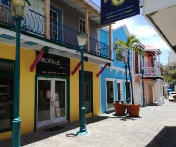 Bunte Häuser in der Altstadt von Philipsburg, St. Maarten