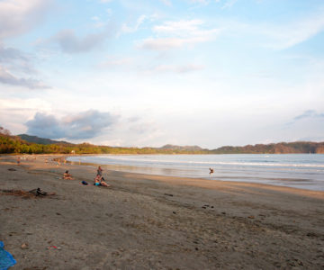 Der Strand von Samara an der Nordpazifikküste von Costa Rica