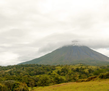 Leicht begrünter Vulkan Arenal, Costa Rica