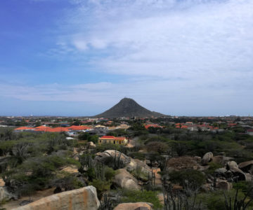 Blick auf den Jamanota Berg auf Aruba