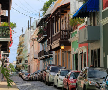 Restaurierte Straße in der Altstadt von San Juan