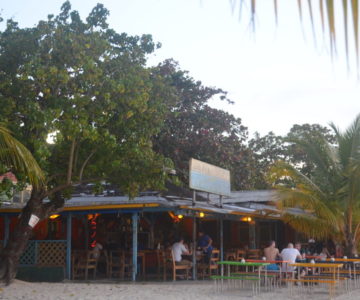 Bar Alfreds Ocean Palace am Strand von Negril, Jamaica