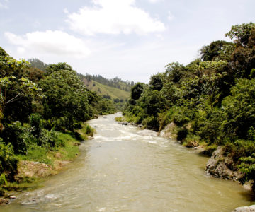 Fluss im Landesinneren der Dominikanischen Republik