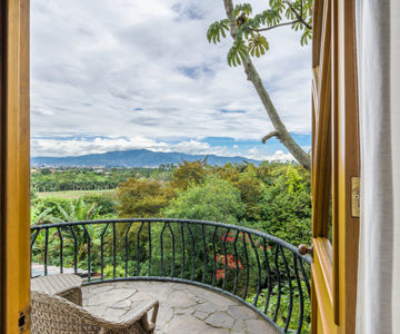 Finca Rosa Blanca Country Inn, Costa Rica, Santa Bárbara, Blick vom Balkon über das Zentraltal
