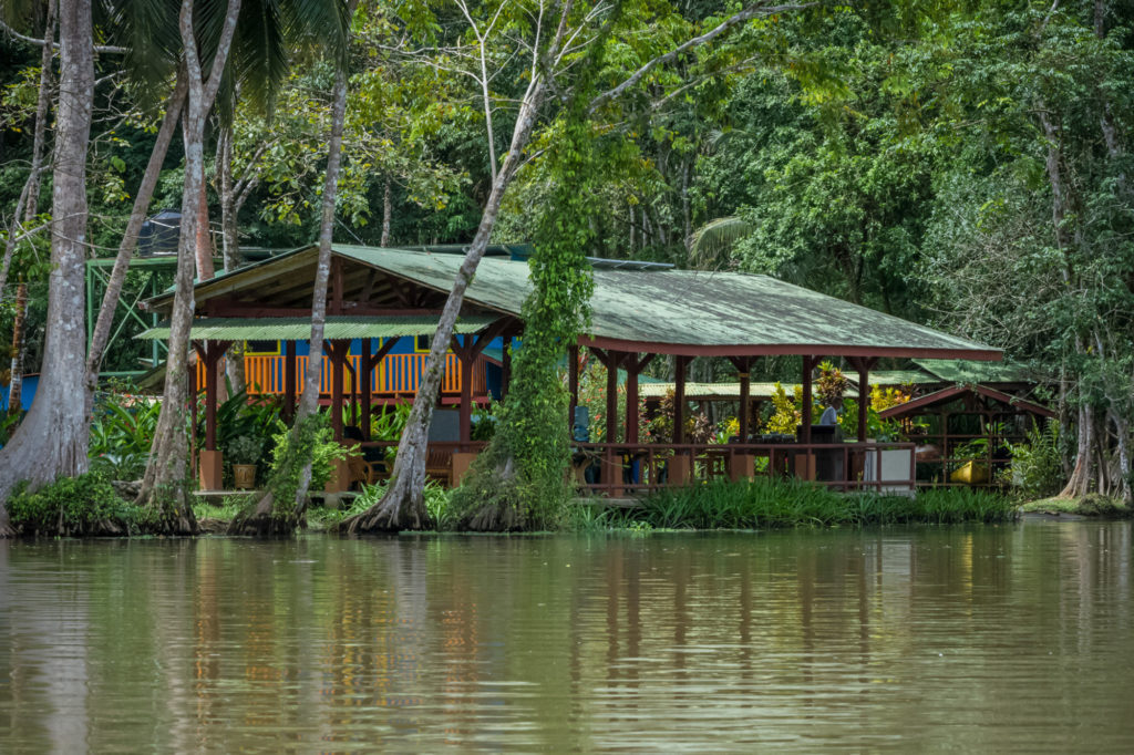 Die Lirio Lodge direkt am Fluss
