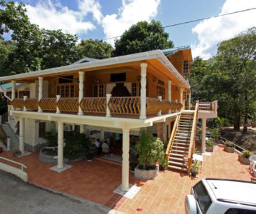 Naturalist Beach Hotel, Tobago, Castara Bay, Aussenansicht