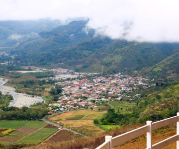 Blick ins Orosi Tal und nach Orosi, Costa Rica
