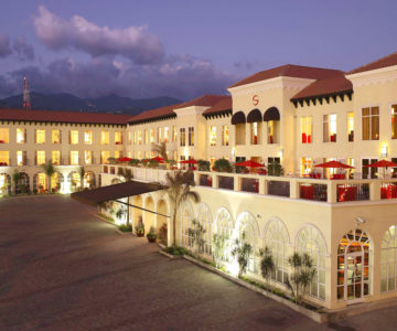 Spanish Court Hotel, Jamaica, Kingston, Aussenansicht in der Dämmerung