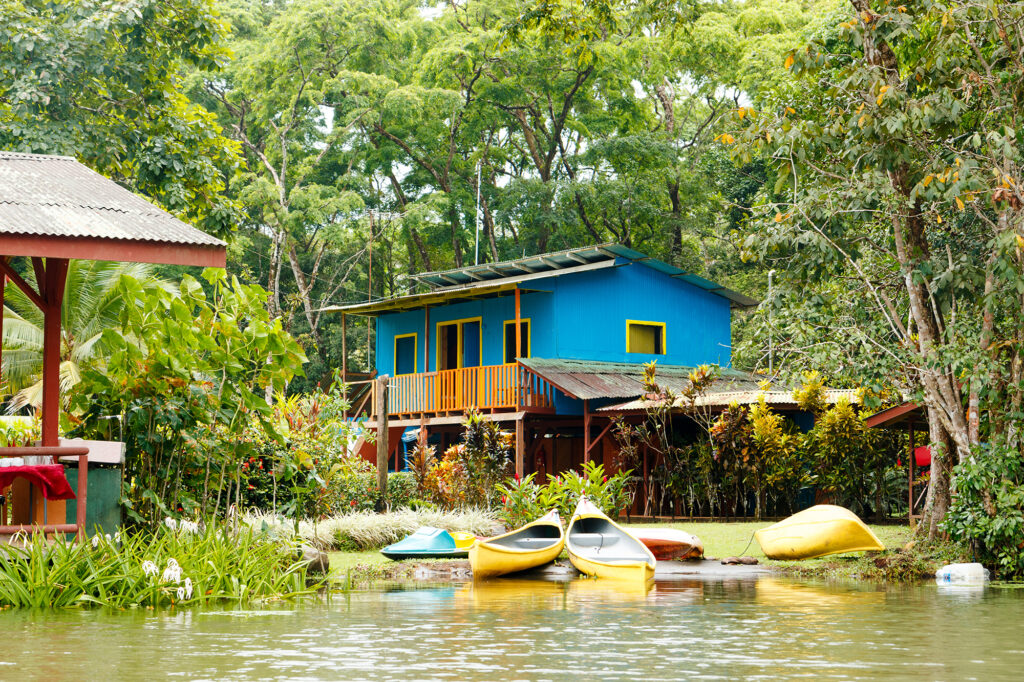 Ankunft in der Lirio Lodge am Fluss