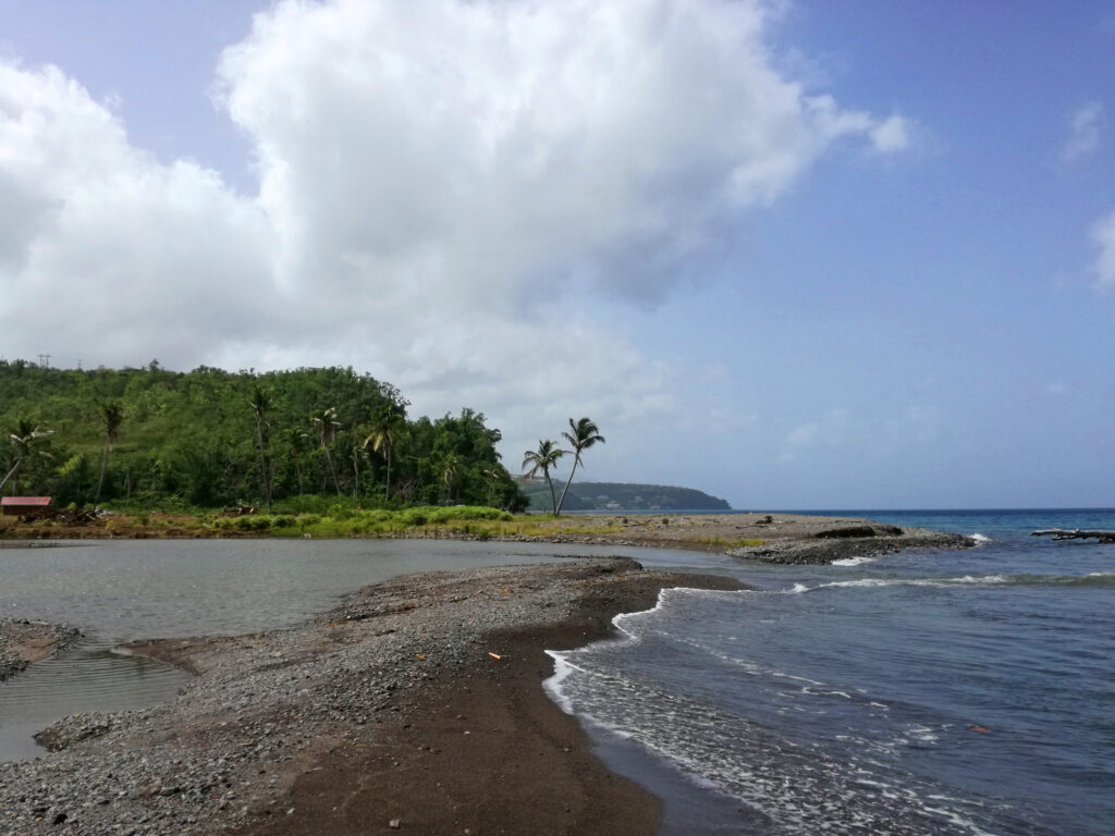 Strand unterhalb des Tamarind Tree Hotels