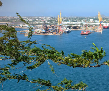 Curaçao Blick auf den Containerhafen