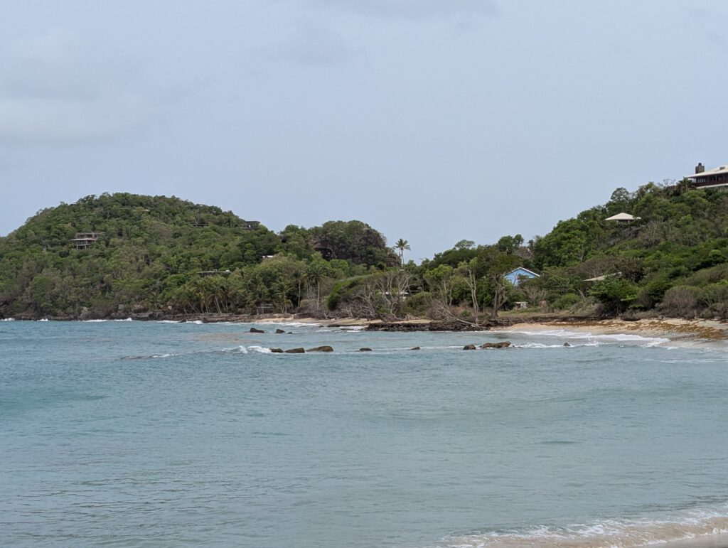 Bequia Blick über eine kleine, ruhige Bucht
