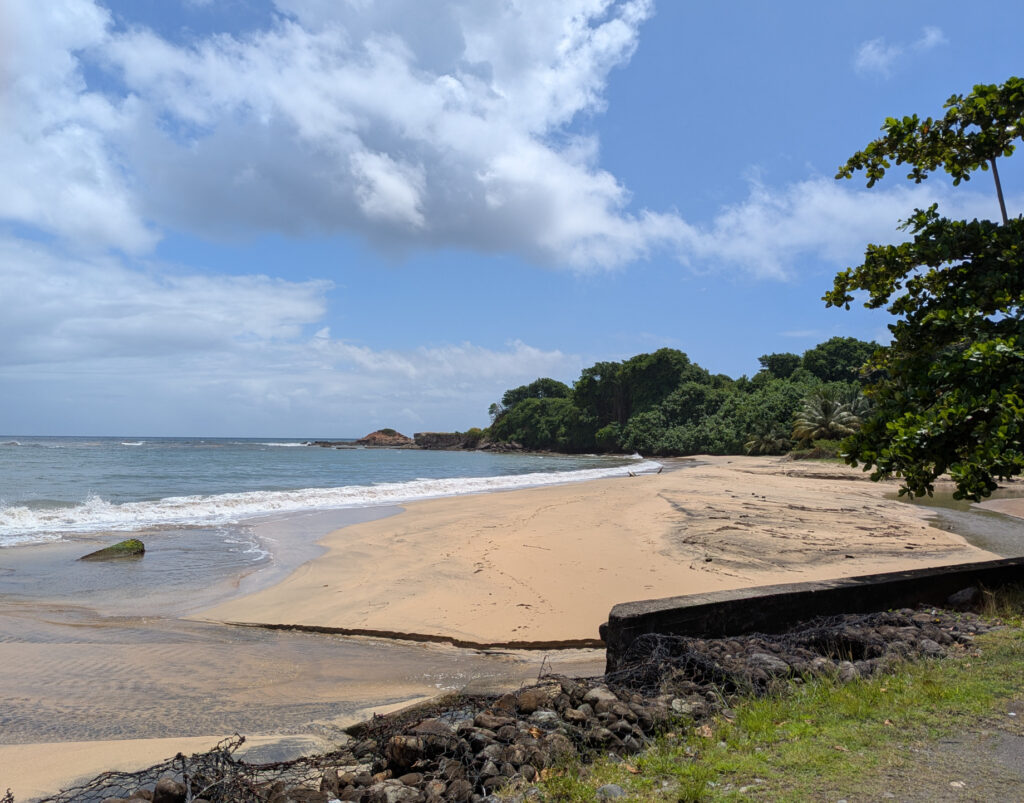 Dominica Atlantikseite Strand