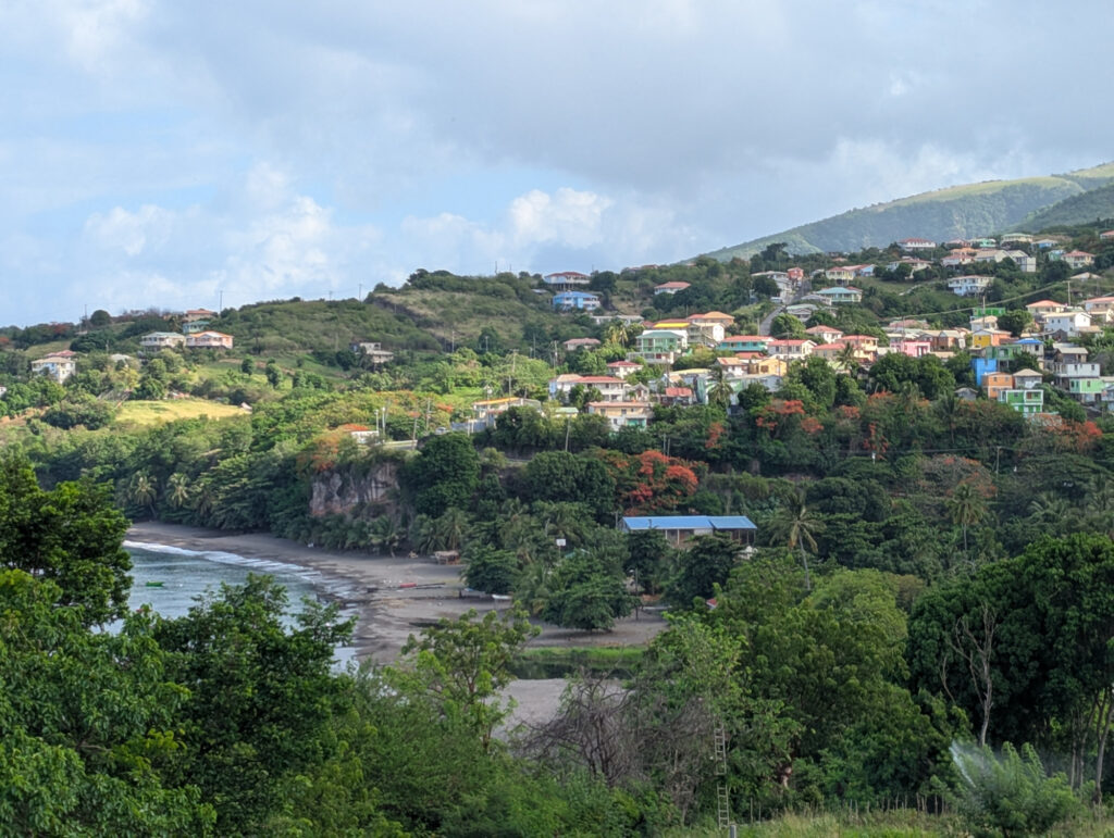 Dominica Tamarind Tree Blick in Richtung Salisbury & Strand