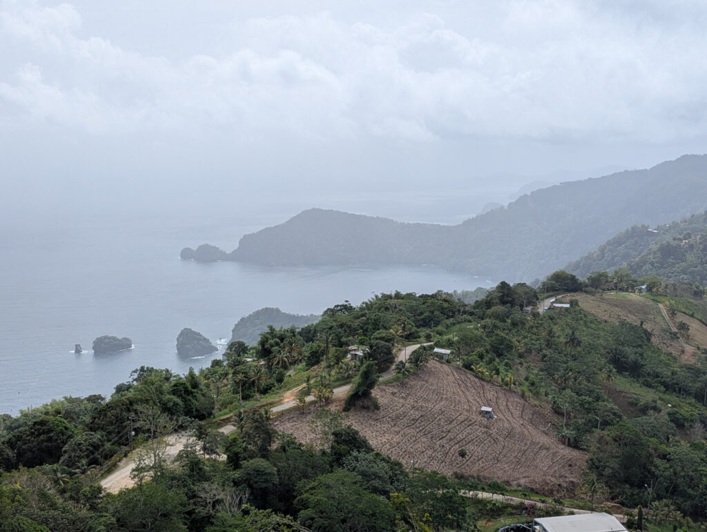 Trinidad Blick von Paramin auf den Atlantik