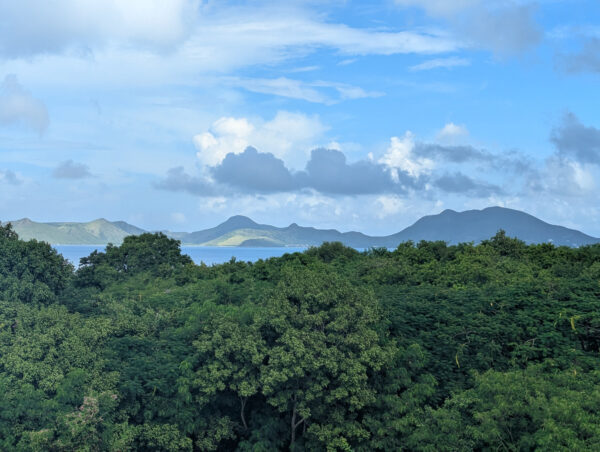 Nevis Blick nach St. Kitts
